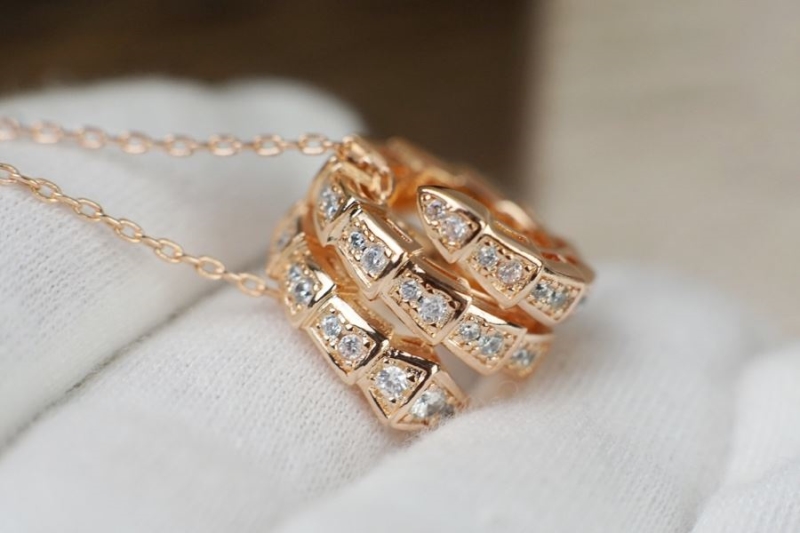 Bv1g*ai necklaces